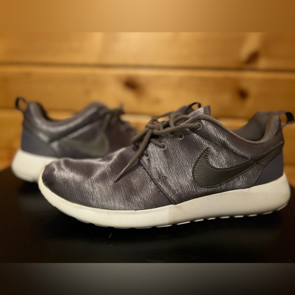 Nike Silver/Grey Women’s Shoes